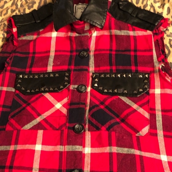 Hommage large Red Flannel Sleeveless Top w/ Faux Leather & Studs - Picture 13 of 14